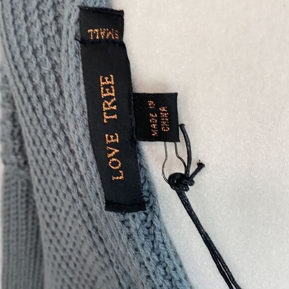 Woman’s cross back sweater - Picture 11 of 12